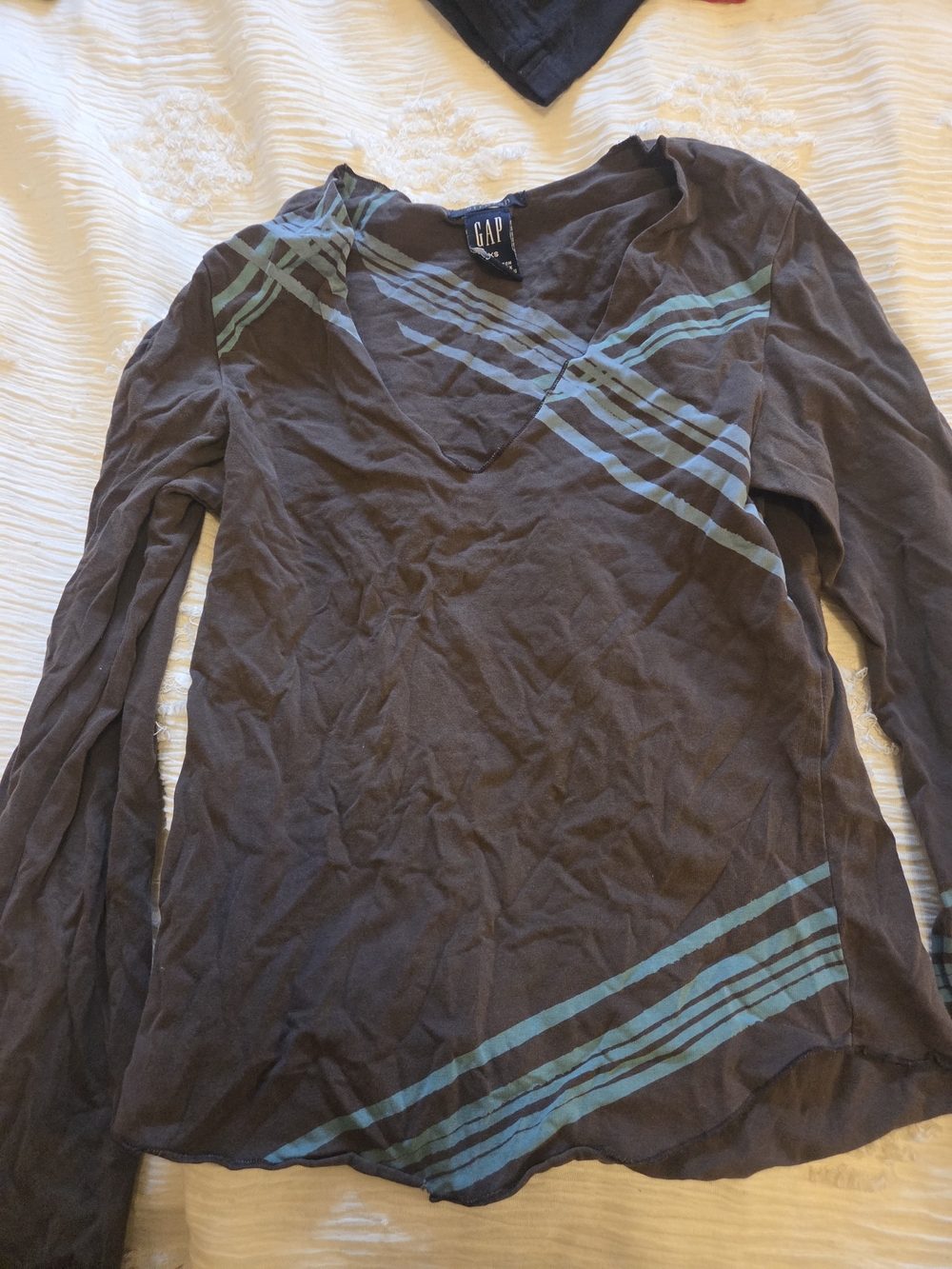 GAP Vintage Women's Brown Long-Sleeve V-Neck Top with Teal Stripe Accents